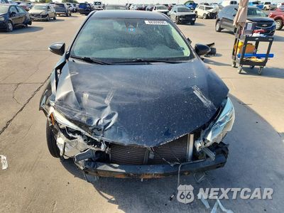 Piąte zdjęcie samochodu w środku: 2017 TOYOTA COROLLA SE VIN:5YFBURHE5HP612228 - miniatura