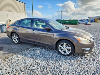 Czwarte zdjęcie samochodu z boku: 2015 NISSAN ALTIMA 2.5 SV VIN:1N4AL3AP4FC134614 - miniatura