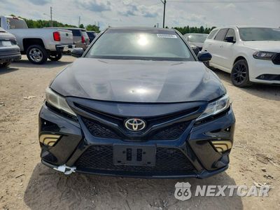 Piąte zdjęcie samochodu w środku: 2018 TOYOTA CAMRY LE VIN:4T1B11HK2JU060935 - miniatura