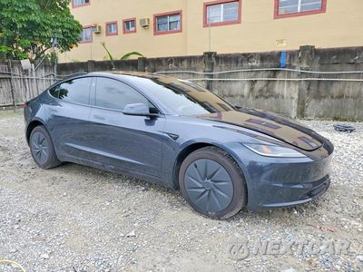 Czwarte zdjęcie samochodu z boku: 2026 TESLA MODEL 3 VIN:5YJ3E1EA4TF162807 - miniatura