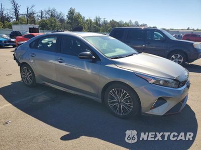 Czwarte zdjęcie samochodu z boku: 2024 KIA FORTE GT LINE VIN:3KPF54AD7RE830838 - miniatura