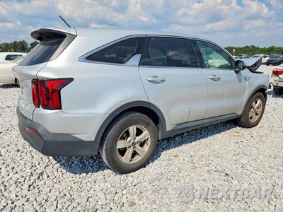 Trzecie zdjęcie samochodu z tyłu: 2022 KIA SORENTO LX VIN:5XYRG4LC7NG109623 - miniatura