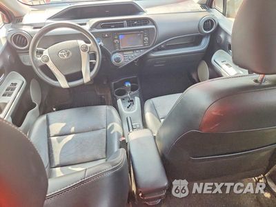 Zdjęcie 8 z 12 samochodu: 2013 TOYOTA PRIUS C FOUR VIN:JTDKDTB30D1045851 - miniatura