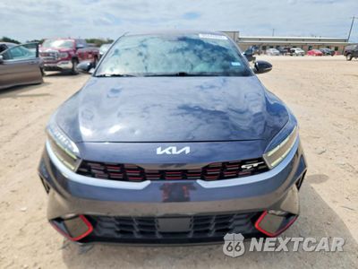 Piąte zdjęcie samochodu w środku: 2022 KIA FORTE GT VIN:3KPF44AC2NE494889 - miniatura