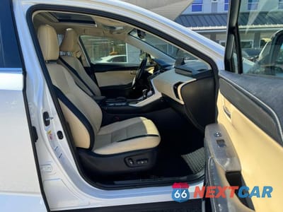 Piąte zdjęcie samochodu w środku: 2017 LEXUS NX 200T BASE VIN:JTJBARBZ2H2103083 - miniatura