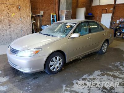 2004 TOYOTA CAMRY LE 4T1BE32KX4U362048 - główne zdjęcie licytacji z USA - miniatura