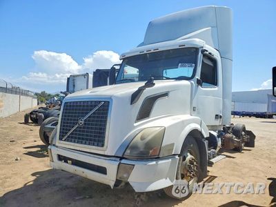 2013 VOLVO VN VNL 4V4NC9EG1DN564048 - główne zdjęcie licytacji z USA - miniatura