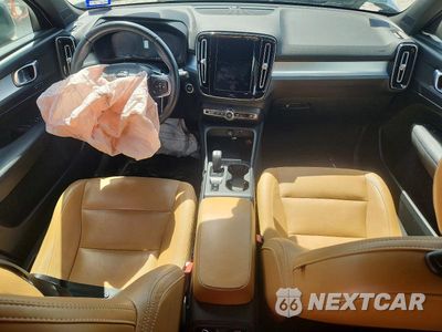 Zdjęcie 8 z 12 samochodu: 2019 VOLVO XC40 T5 MOMENTUM VIN:YV4162UK7K2058069 - miniatura