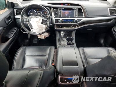 Zdjęcie 8 z 14 samochodu: 2019 TOYOTA HIGHLANDER XLE VIN:5TDJZRFH7KS725655 - miniatura