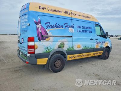 Trzecie zdjęcie samochodu z tyłu: 2017 MERCEDES-BENZ SPRINTER 2500 DELIVERY VAN VIN:WD3PE7CD4HP538737 - miniatura