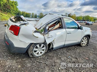Trzecie zdjęcie samochodu z tyłu: 2013 KIA SORENTO LX VIN:5XYKTDA29DG376297 - miniatura