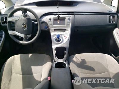 Zdjęcie 8 z 12 samochodu: 2012 TOYOTA PRIUS THREE VIN:JTDKN3DU1C0334972 - miniatura