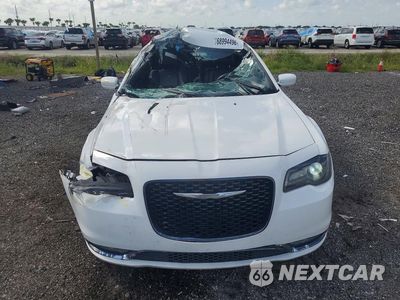 Piąte zdjęcie samochodu w środku: 2018 CHRYSLER 300 S VIN:2C3CCABG7JH278190 - miniatura
