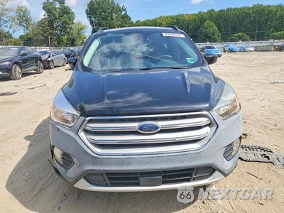 Piąte zdjęcie samochodu w środku: 2018 FORD ESCAPE SE VIN:1FMCU0GD4JUD52000 - miniatura