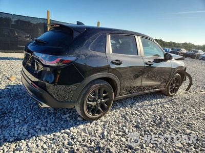 Trzecie zdjęcie samochodu z tyłu: 2025 HONDA HR-V SPORT VIN:3CZRZ1H54SM714663 - miniatura