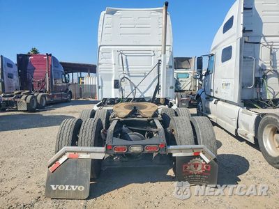 Zdjęcie 6 z 14 samochodu: 2022 VOLVO VNL SEMI TRUCK VIN:4V4NC9EHXNN312597 - miniatura