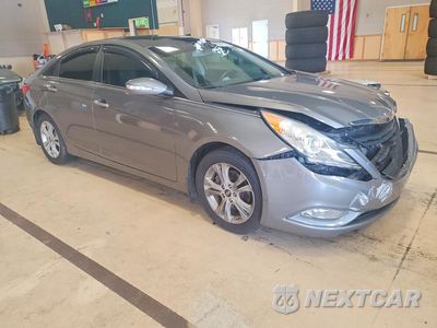 Czwarte zdjęcie samochodu z boku: 2013 HYUNDAI SONATA LIMITED VIN:5NPEC4ACXDH634101 - miniatura