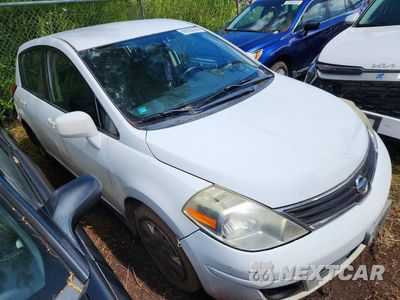 Czwarte zdjęcie samochodu z boku: 2011 NISSAN VERSA 1.8 S VIN:3N1BC1CP4BL449981 - miniatura