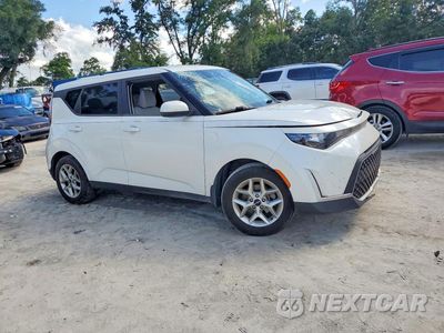 Czwarte zdjęcie samochodu z boku: 2023 KIA SOUL LX VIN:KNDJ23AU0P7893807 - miniatura