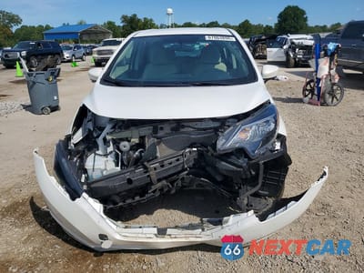 Piąte zdjęcie samochodu w środku: 2017 NISSAN VERSA NOTE SL VIN:3N1CE2CP1HL367106 - miniatura