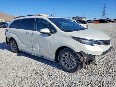 Czwarte zdjęcie samochodu z boku: 2021 TOYOTA SIENNA XLE VIN:5TDJRKEC7MS053564 - miniatura