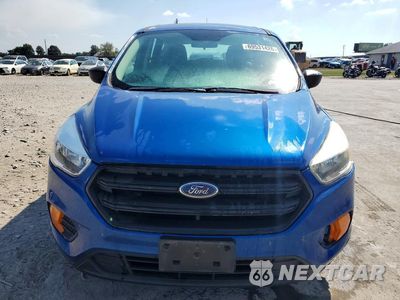 Piąte zdjęcie samochodu w środku: 2017 FORD ESCAPE S VIN:1FMCU0F70HUC66060 - miniatura