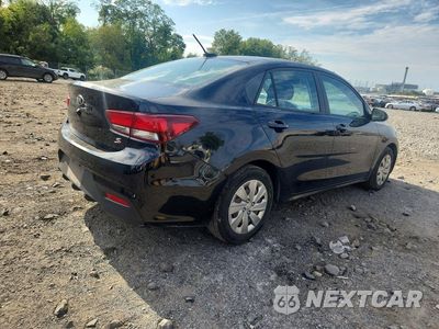Trzecie zdjęcie samochodu z tyłu: 2020 KIA RIO S VIN:3KPA24AD8LE317074 - miniatura