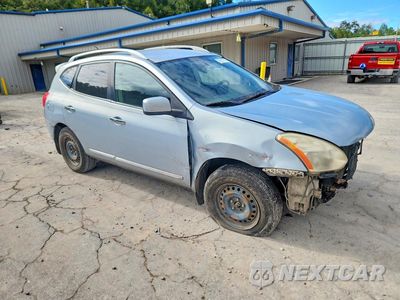 Czwarte zdjęcie samochodu z boku: 2013 NISSAN ROGUE S VIN:JN8AS5MV8DW102557 - miniatura