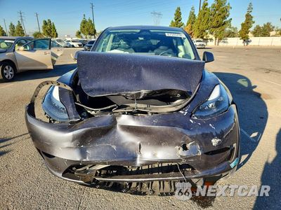 Piąte zdjęcie samochodu w środku: 2025 TESLA MODEL Y VIN:7SAYGDEDXSA367042 - miniatura
