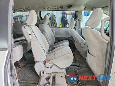 Zdjęcie 11 z 14 samochodu: 2017 TOYOTA SIENNA LE VIN:5TDKZ3DC8HS825054 - miniatura