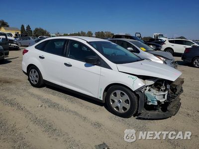 Czwarte zdjęcie samochodu z boku: 2015 FORD FOCUS S VIN:1FADP3E28FL315022 - miniatura