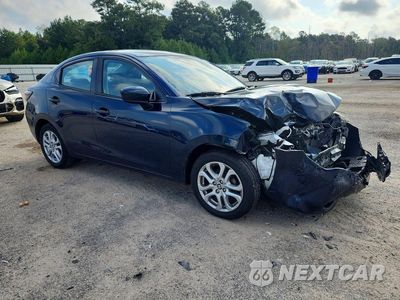 Czwarte zdjęcie samochodu z boku: 2018 TOYOTA YARIS IA BASE VIN:3MYDLBYV9JY302691 - miniatura