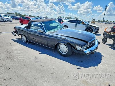 Czwarte zdjęcie samochodu z boku: 1987 MERCEDES-BENZ 560 SL VIN:WDBBA48D0HA073572 - miniatura