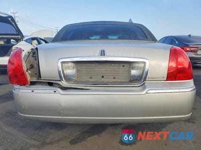 Zdjęcie 6 z 12 samochodu: 2006 LINCOLN TOWN CAR SIGNATURE LIMITED VIN:1LNHM82WX6Y626314 - miniatura