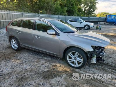 Czwarte zdjęcie samochodu z boku: 2015 VOLVO V60 PLATINUM VIN:YV1612SD5F1190006 - miniatura