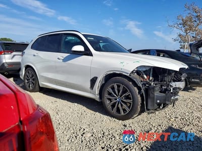 Czwarte zdjęcie samochodu z boku: 2024 BMW X5 XDRIVE50E VIN:5UX43EU00R9T75538 - miniatura