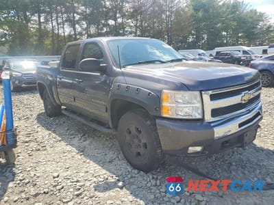 Czwarte zdjęcie samochodu z boku: 2010 CHEVROLET SILVERADO K1500 LT VIN:3GCRKSE33AG180961 - miniatura