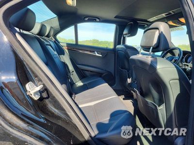 Zdjęcie 10 z 12 samochodu: 2014 MERCEDES-BENZ C 250 VIN:WDDGF4HB9ER317116 - miniatura