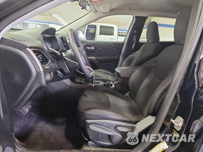 Zdjęcie 7 z 13 samochodu: 2019 JEEP CHEROKEE LATITUDE VIN:1C4PJLCX1KD144884 - miniatura