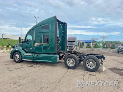 Trzecie zdjęcie samochodu z tyłu: 2021 KENWORTH T680 SEMI TRUCK VIN:1XKYDP9X6MJ469212 - miniatura