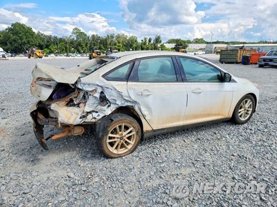 Trzecie zdjęcie samochodu z tyłu: 2017 FORD FOCUS SE VIN:1FADP3F24HL248663 - miniatura
