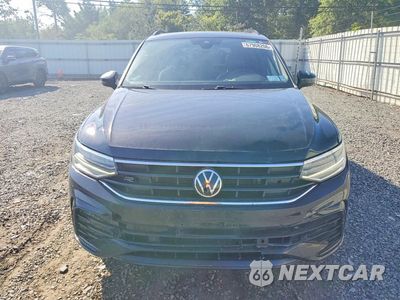 Piąte zdjęcie samochodu w środku: 2023 VOLKSWAGEN TIGUAN SE R-LINE BLACK VIN:3VV8B7AX6PM080673 - miniatura