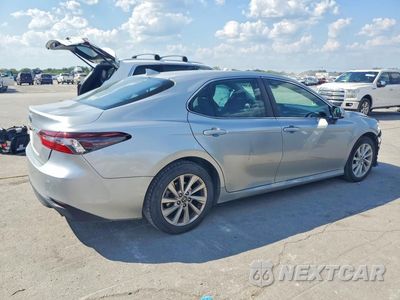 Trzecie zdjęcie samochodu z tyłu: 2022 TOYOTA CAMRY LE VIN:4T1C11AK6NU015890 - miniatura