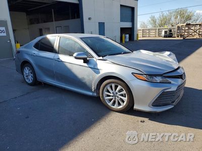Czwarte zdjęcie samochodu z boku: 2023 TOYOTA CAMRY LE VIN:4T1C11AK1PU741983 - miniatura