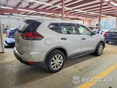 Trzecie zdjęcie samochodu z tyłu: 2020 NISSAN ROGUE S VIN:KNMAT2MT3LP530308 - miniatura