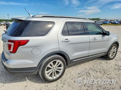 Trzecie zdjęcie samochodu z tyłu: 2019 FORD EXPLORER XLT VIN:1FM5K7D89KGA07527 - miniatura