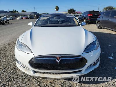 Piąte zdjęcie samochodu w środku: 2014 TESLA MODEL S VIN:5YJSA1H18EFP50408 - miniatura