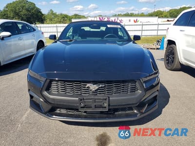 Piąte zdjęcie samochodu w środku: 2026 FORD MUSTANG VIN:1FAGP8UH4T5119059 - miniatura