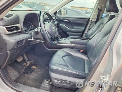 Zdjęcie 7 z 14 samochodu: 2021 TOYOTA HIGHLANDER XLE VIN:5TDGZRAH8MS072709 - miniatura