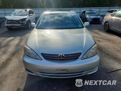 Piąte zdjęcie samochodu w środku: 2002 TOYOTA CAMRY XLE V6 VIN:JTDBF30K120041346 - miniatura